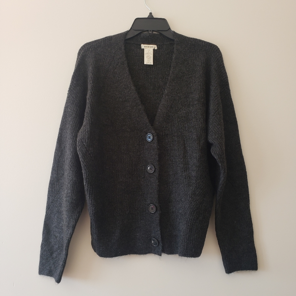 Max Studio v-neck button up cardigan soft material S gray nwot